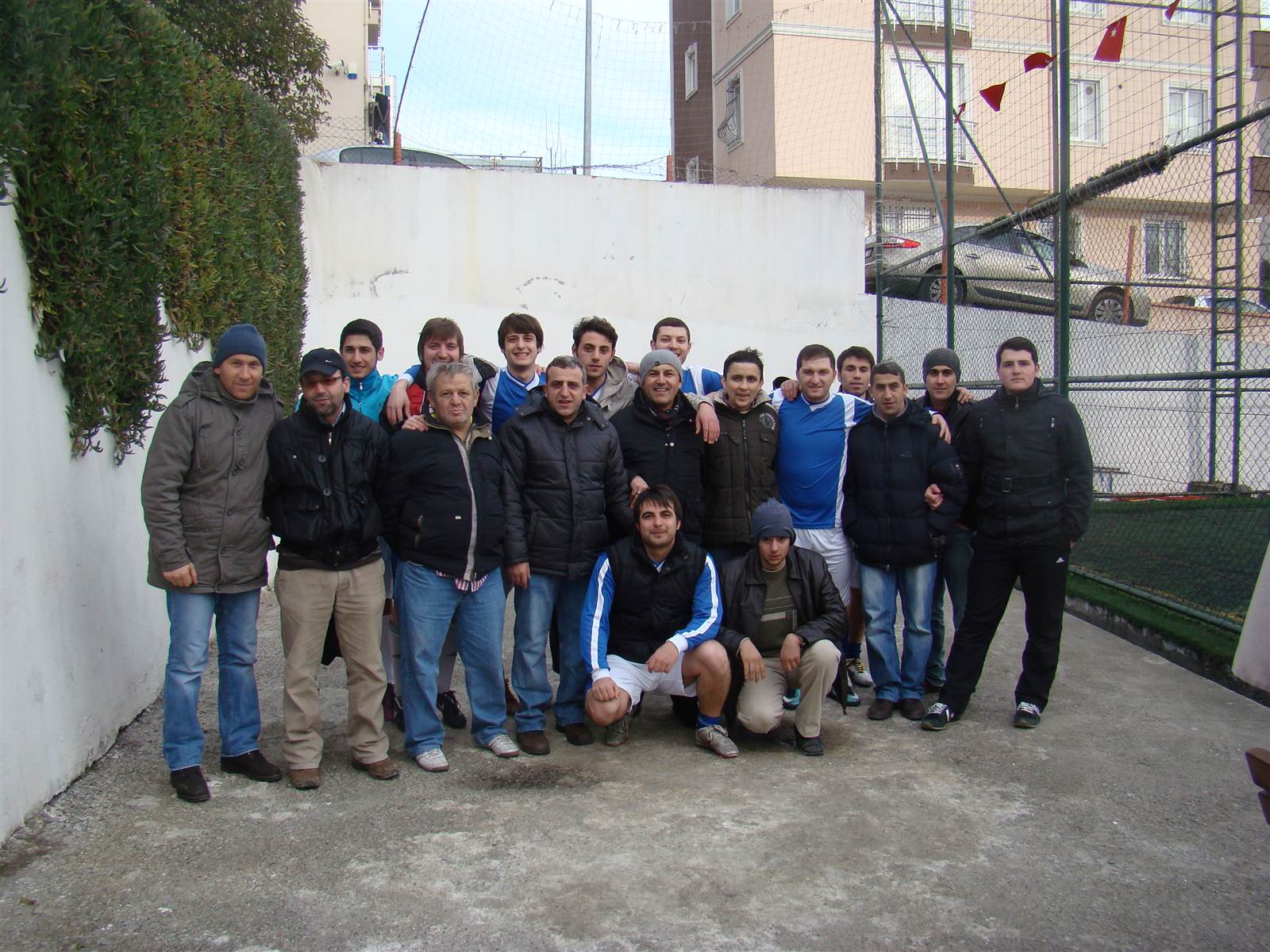 �AMP�YONLARIN TARAFTARLARI...